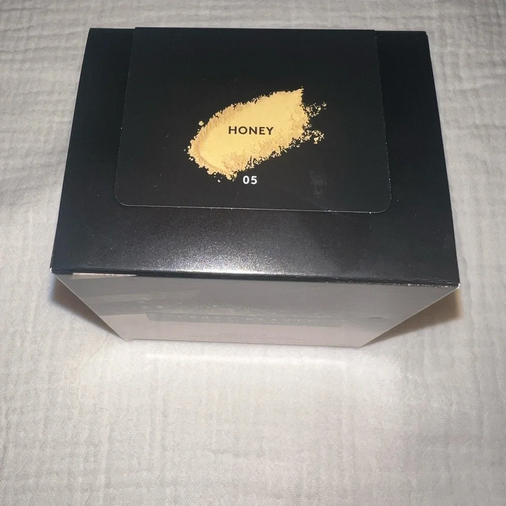 Fenty Beauty Pro Filt’r Instant Retouch Setting Powder |Honey 05 |Full Size |NEW - Picture 4 of 5